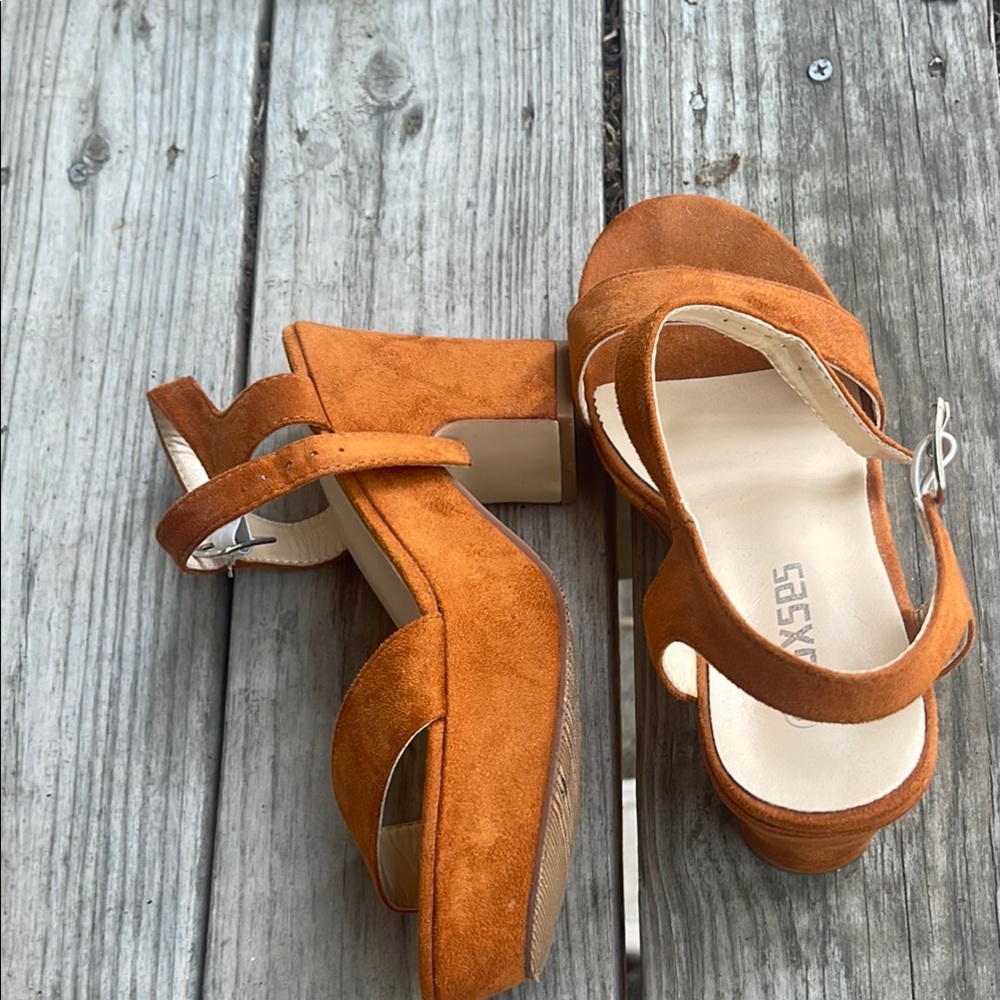 Walnut Block Heel Suede Heels sándals with Ankle Strap